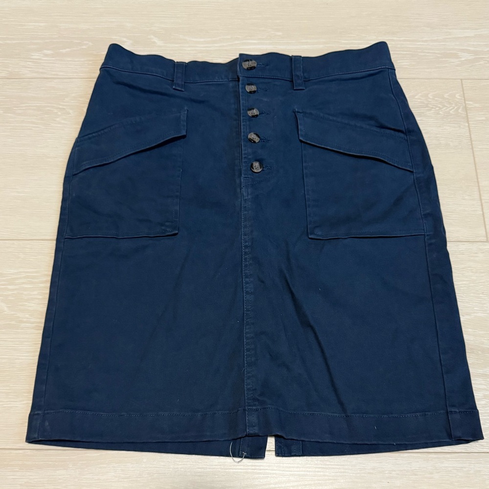✨Loft Dark Blue Mini Buttoned Skirt
